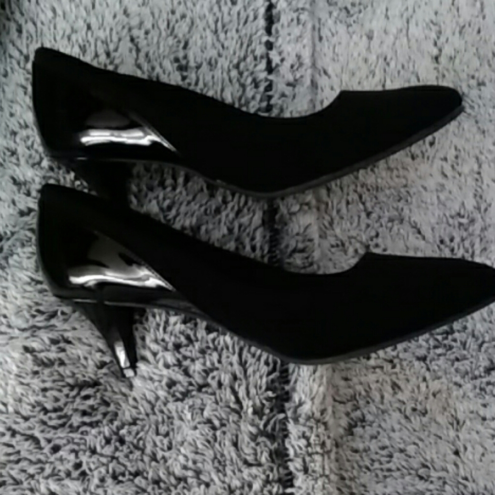 Shoes - Picture 4 of 4